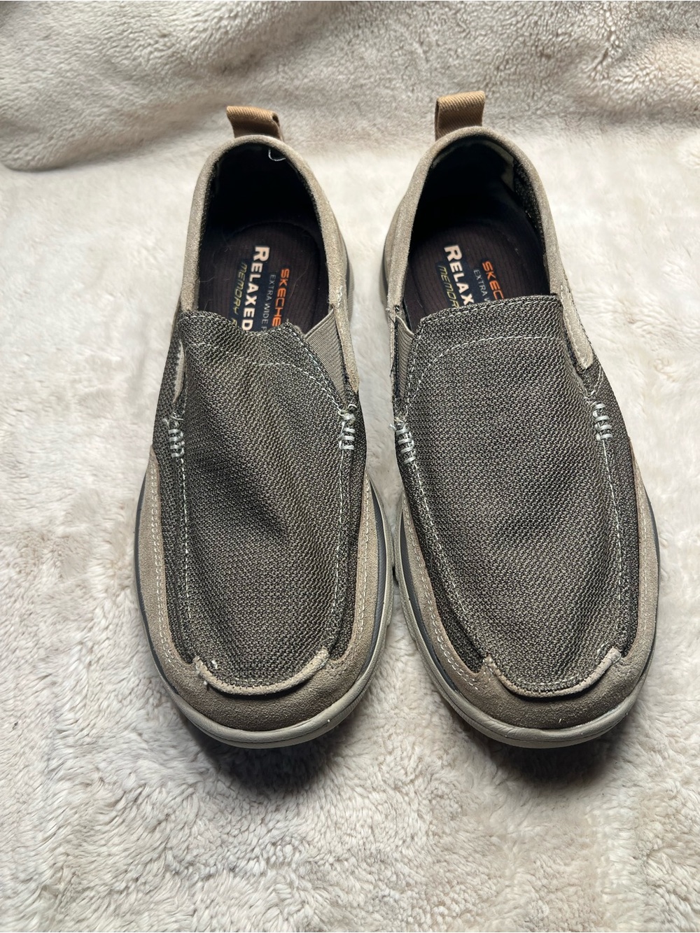 Skechers men’s extra wide fit loafers size 9.5